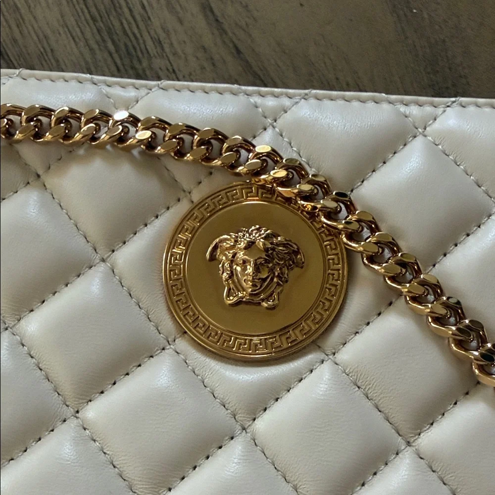 Versace Quilted Cream Shoulder Bag with Gold Chain Medusa Shoulder Bag - Picture 8 of 10